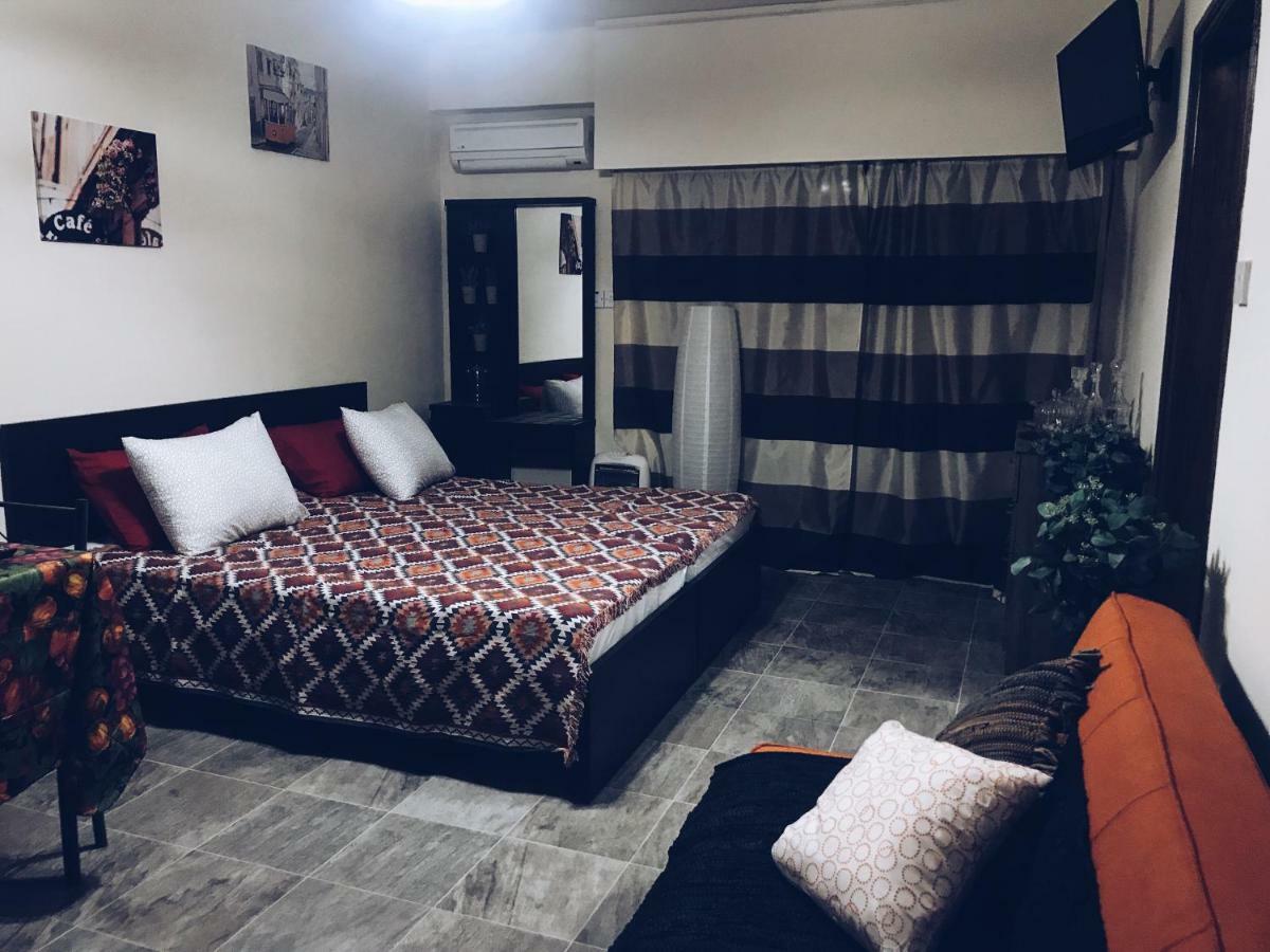 Studio In Heart Of 레메소스 외부 사진